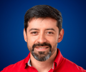 Iván Páez Mora es un ingeniero informático, emprendedor y conferencista internacional con más de 10 años de experiencia. Fundador de KAPPO y líder en innovación tecnológica, ha sido reconocido por la UNESCO y Tencent por sus contribuciones al desarrollo de soluciones digitales con impacto social.