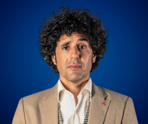 La magia no solo está en los trucos, sino en la forma en que nos conectamos con los demás. Miguel de Lucas ha perfeccionado esta habilidad, combinando ilusión, motivación e inteligencia emocional para inspirar a personas y empresas. Como presentador de televisión, conferencista y experto en comunicación, su impacto va mucho más allá del escenario.