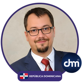 Andrés Conde sonriendo con traje azul y corbata roja, conferencista internacional de República Dominicana, experto en IA, innovación y liderazgo digital.