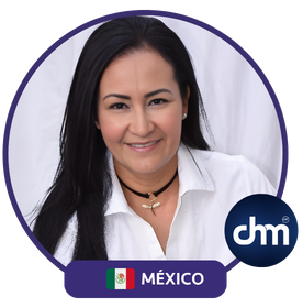 Sandra Carranza sonriendo, conferencista internacional de México, experta en liderazgo humano, transformación personal y empoderamiento femenino.