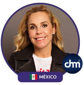Adriana Lozano, conferencista mexicana especialista en liderazgo y empoderamiento femenino.